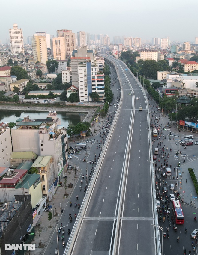 Cảnh giao thông đối lập ở đường Trường Chinh sau 3 năm - 11 Cảnh giao thông đối lập ở đường Trường Chinh sau 3 năm - 11
