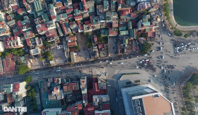 Cảnh giao thông đối lập ở đường Trường Chinh sau 3 năm - 10 Cảnh giao thông đối lập ở đường Trường Chinh sau 3 năm - 10