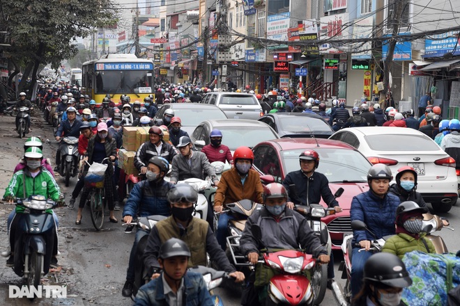 Cảnh giao thông đối lập ở đường Trường Chinh sau 3 năm - 18 Cảnh giao thông đối lập ở đường Trường Chinh sau 3 năm - 18