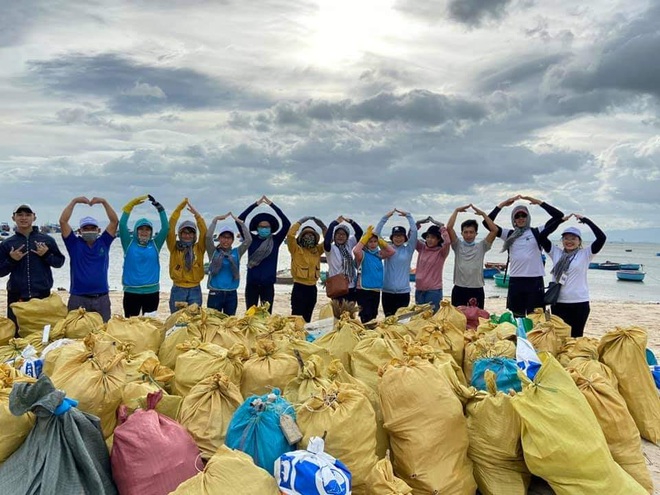 2.000 người cùng nhau làm sạch bãi biển Ninh Hải - 22