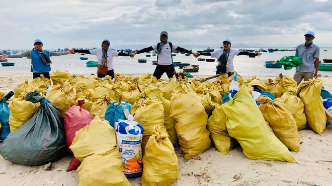 2.000 người cùng nhau làm sạch bãi biển Ninh Hải - 20 2.000 người cùng nhau làm sạch bãi biển Ninh Hải - 20