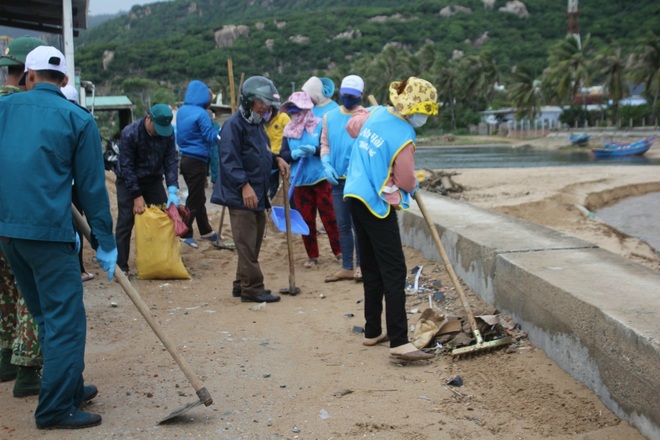 2.000 người cùng nhau làm sạch bãi biển Ninh Hải - 14