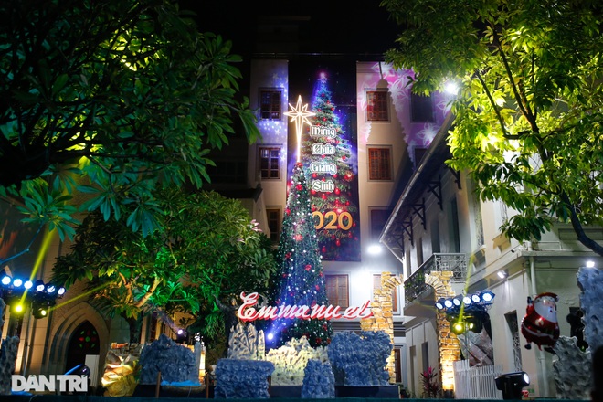 Rộn ràng không khí đón Giáng sinh tại Hà Nội