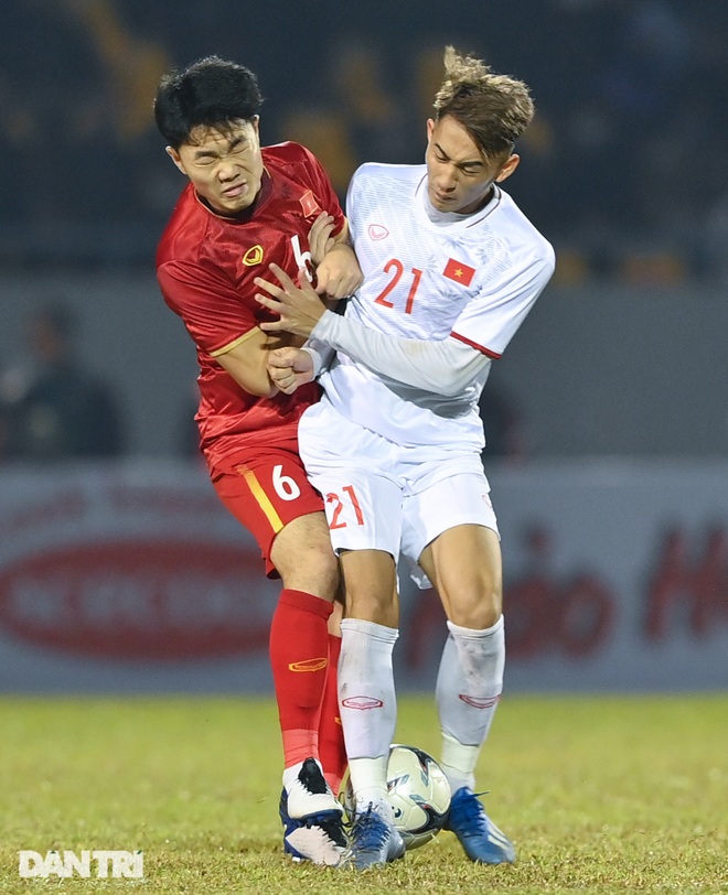 Tuyển Việt Nam khổ sở vì màn trình diễn không nể nang của đàn em U22 - 10