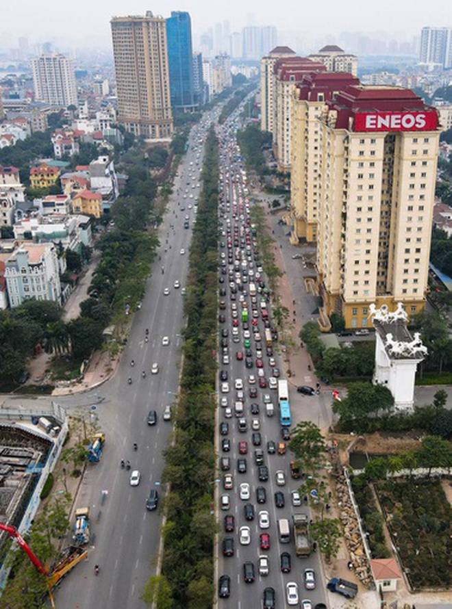 Hàng nghìn ôtô chôn chân tại cầu Nhật Tân ngày cuối kỳ nghỉ lễ