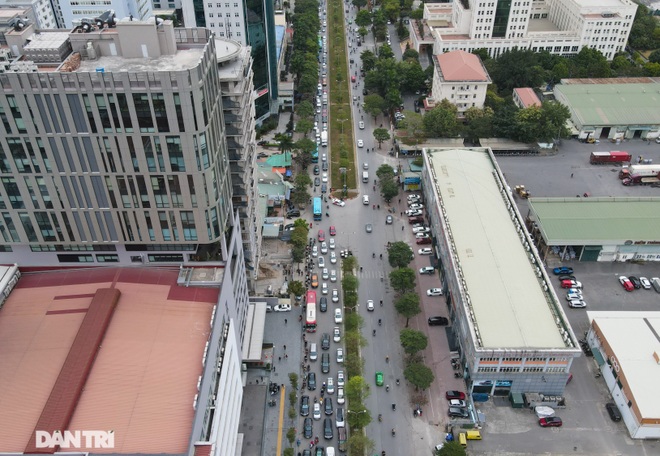 Hàng vạn người chôn chân dưới giá lạnh 10 độ C tại Hà Nội - 14 Hàng vạn người chôn chân dưới giá lạnh 10 độ C tại Hà Nội - 14