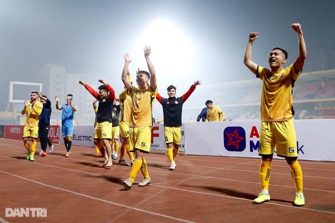 Những khoảnh khắc CLB Viettel bế tắc và trắng tay ở ngày mở màn V-League - 24 Những khoảnh khắc CLB Viettel bế tắc và trắng tay ở ngày mở màn V-League - 24