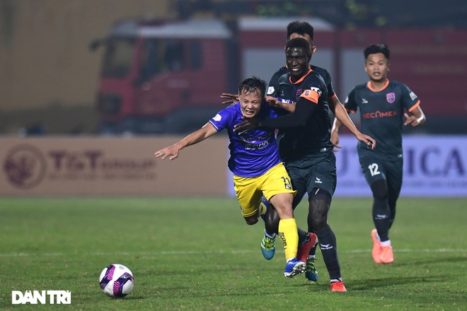 Những khoảnh khắc CLB Hà Nội thua trận thứ hai liên tiếp ở V-League - 16 Những khoảnh khắc CLB Hà Nội thua trận thứ hai liên tiếp ở V-League - 16