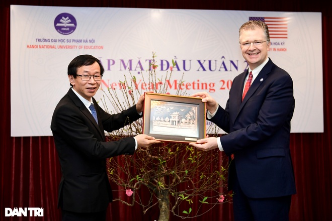 Đại sứ Hoa Kỳ tại Việt Nam tặng cây đào tự tay ghép cho trường ĐHSP Hà Nội - 6