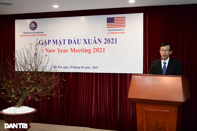 Đại sứ Hoa Kỳ tại Việt Nam tặng cây đào tự tay ghép cho trường ĐHSP Hà Nội - 9 Đại sứ Hoa Kỳ tại Việt Nam tặng cây đào tự tay ghép cho trường ĐHSP Hà Nội - 9