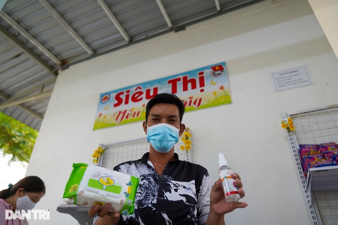 Đường hoa khoe sắc, nồi bánh chưng rực lửa trong bệnh viện - 11 Đường hoa khoe sắc, nồi bánh chưng rực lửa trong bệnh viện - 11