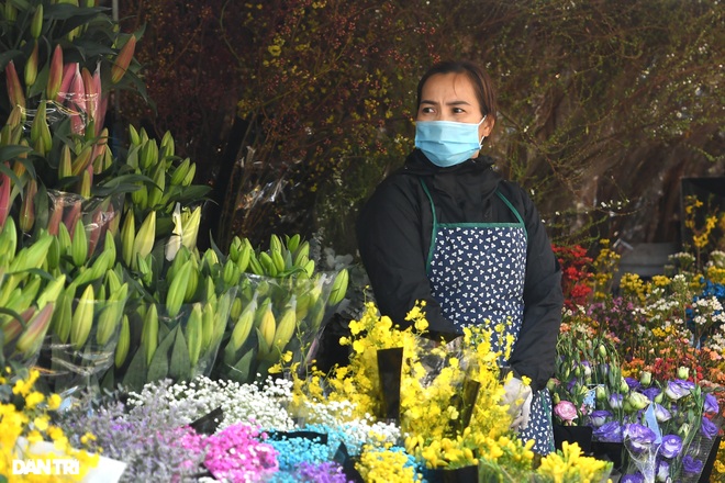 The sunshine came back and filled the streets of Hanoi on the 29th of Tet - 14