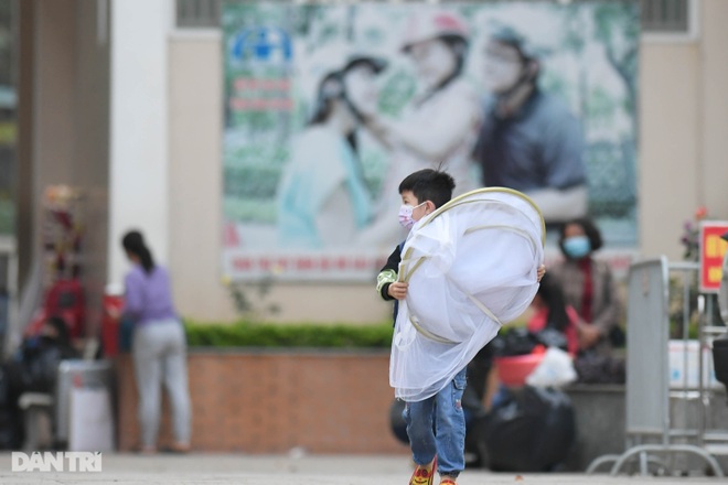 Toàn bộ người cách ly tại Tiểu học Xuân Phương được trở về nhà ăn Tết - 10 Toàn bộ người cách ly tại Tiểu học Xuân Phương được trở về nhà ăn Tết - 10