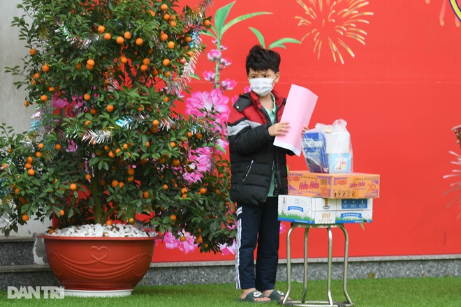 Toàn bộ người cách ly tại Tiểu học Xuân Phương được trở về nhà ăn Tết - 13 Toàn bộ người cách ly tại Tiểu học Xuân Phương được trở về nhà ăn Tết - 13