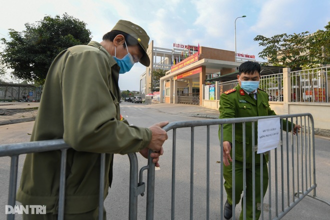 Toàn bộ người cách ly tại Tiểu học Xuân Phương được trở về nhà ăn Tết - 21 Toàn bộ người cách ly tại Tiểu học Xuân Phương được trở về nhà ăn Tết - 21