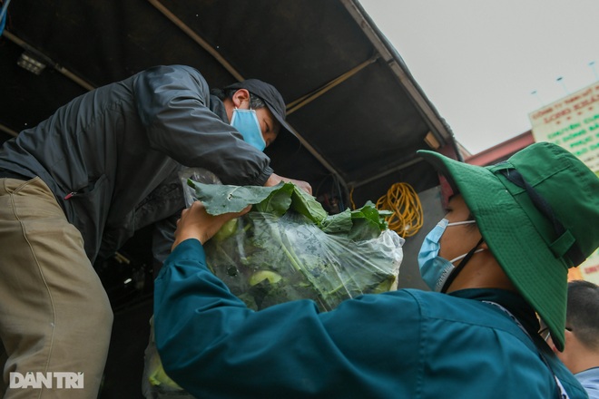 Người Hà Nội giải cứu nông sản: Thương lắm, sốt ruột lắm nên phải ủng hộ - 10