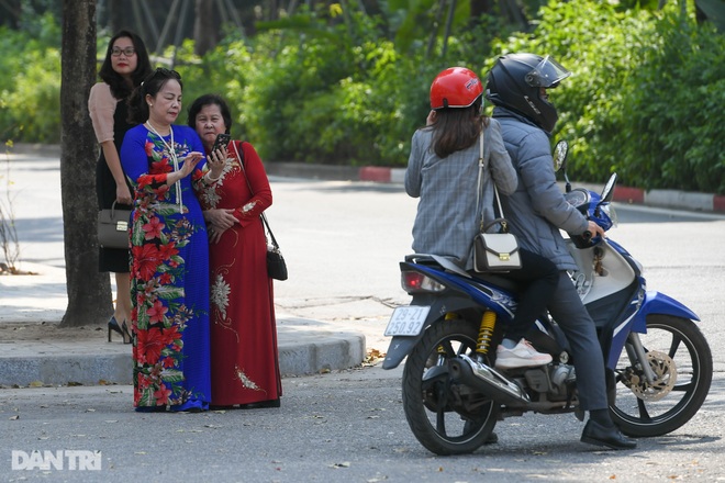 Mê mẩn cùng hoa ban Tây Bắc, người dân thủ đô lơ là phòng dịch Covid-19 - 10 Mê mẩn cùng hoa ban Tây Bắc, người dân thủ đô lơ là phòng dịch Covid-19 - 10