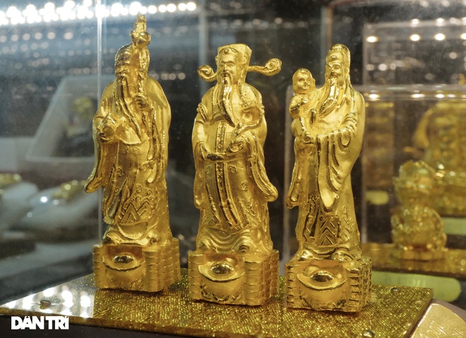 Người dân Hà Nội xếp hàng từ 3h sáng mua vàng ngày vía Thần Tài - 15
