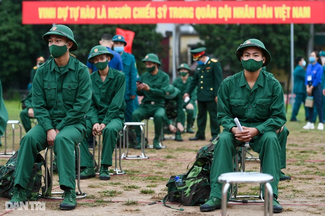 Xúc động khoảnh khắc tân binh thủ đô lên đường nhập ngũ - 7 Xúc động khoảnh khắc tân binh thủ đô lên đường nhập ngũ - 7