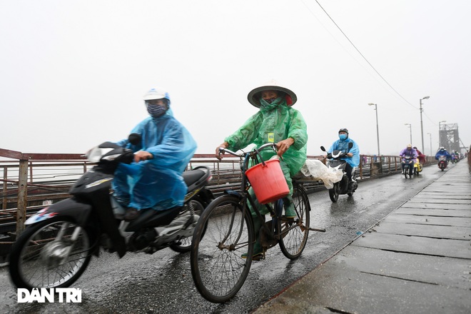 Những tòa nhà chọc trời ở Hà Nội biến mất trong làn sương dày đặc - 3 Những tòa nhà chọc trời ở Hà Nội biến mất trong làn sương dày đặc - 3