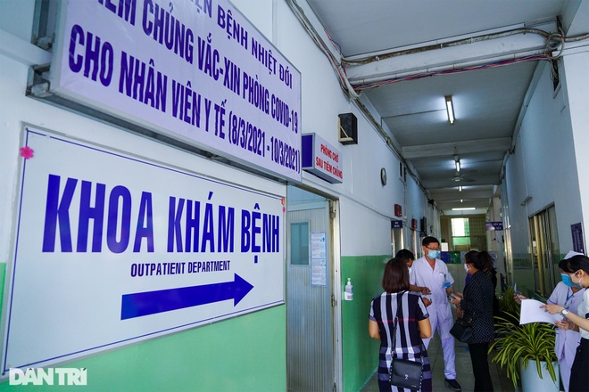 Giấc mơ đẹp của nữ bác sĩ được tiêm vắc xin ngừa Covid-19 đầu tiên - 8 Giấc mơ đẹp của nữ bác sĩ được tiêm vắc xin ngừa Covid-19 đầu tiên - 8