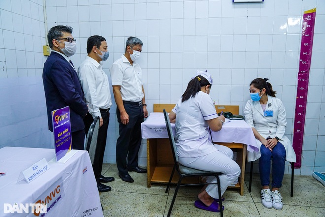 Giấc mơ đẹp của nữ bác sĩ được tiêm vắc xin ngừa Covid-19 đầu tiên - 2 Giấc mơ đẹp của nữ bác sĩ được tiêm vắc xin ngừa Covid-19 đầu tiên - 2