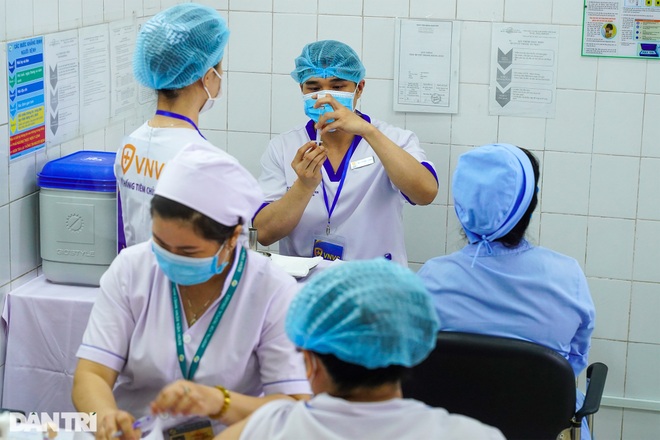 Giấc mơ đẹp của nữ bác sĩ được tiêm vắc xin ngừa Covid-19 đầu tiên - 13 Giấc mơ đẹp của nữ bác sĩ được tiêm vắc xin ngừa Covid-19 đầu tiên - 13