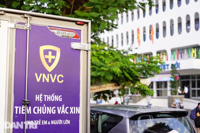 Giấc mơ đẹp của nữ bác sĩ được tiêm vắc xin ngừa Covid-19 đầu tiên - 21 Giấc mơ đẹp của nữ bác sĩ được tiêm vắc xin ngừa Covid-19 đầu tiên - 21