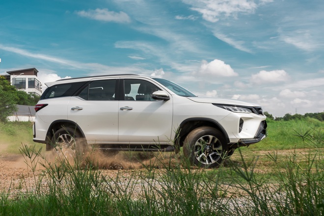 Đánh giá Toyota Fortuner 2020: Diện mạo trẻ trung, ngập tràn công nghệ - 1 Đánh giá Toyota Fortuner 2020: Diện mạo trẻ trung, ngập tràn công nghệ - 1