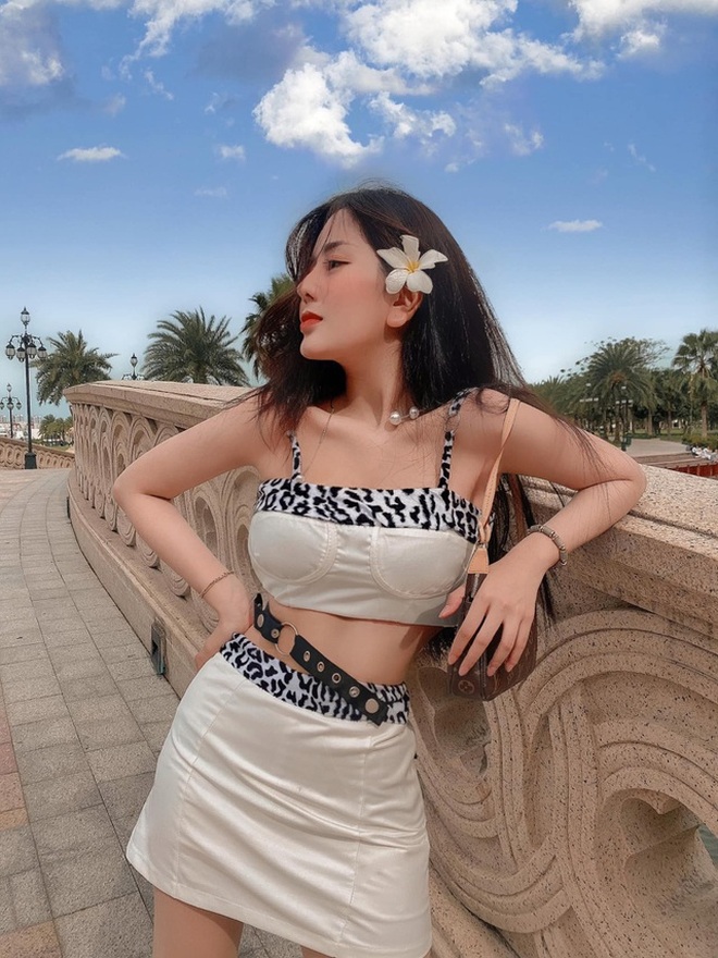 So vòng eo thon của các nữ sinh 2K nổi tiếng, ai là người đẹp nhất? - 4 So vòng eo thon của các nữ sinh 2K nổi tiếng, ai là người đẹp nhất? - 4