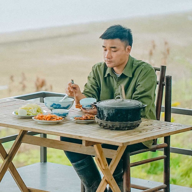 Anh nông dân trẻ hút triệu view trên TikTok nhờ nấu những món ăn quê - 3 Anh nông dân trẻ hút triệu view trên TikTok nhờ nấu những món ăn quê - 3