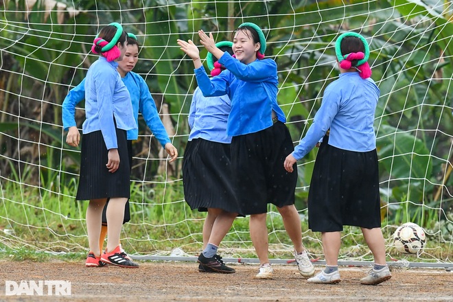 Watching ethnic women wearing skirts and shoes to play football on the high mountain - 19