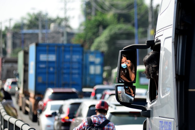 Kẹt xe kinh hoàng kéo dài hơn 2km tuyến đường phà Cát Lái - Nhơn Trạch - 6 Kẹt xe kinh hoàng kéo dài hơn 2km tuyến đường phà Cát Lái - Nhơn Trạch - 6