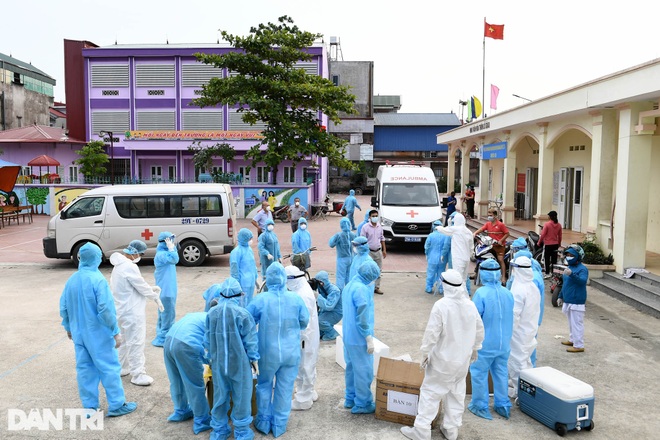 Cận cảnh xét nghiệm Covid-19 cho hơn 2.000 người ở Hà Nội - 3