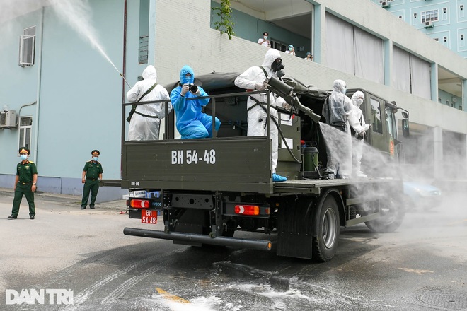 Khẩn cấp phun khử khuẩn, tiêu độc toàn bộ Bệnh viện K cơ sở Tân Triều - 5 Khẩn cấp phun khử khuẩn, tiêu độc toàn bộ Bệnh viện K cơ sở Tân Triều - 5