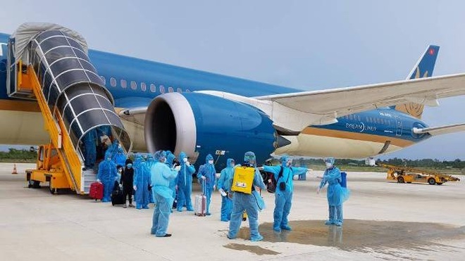 Hành khách từ Việt Nam đi quốc tế bị từ chối nhập cảnh, vạ vật ở sân bay - 1