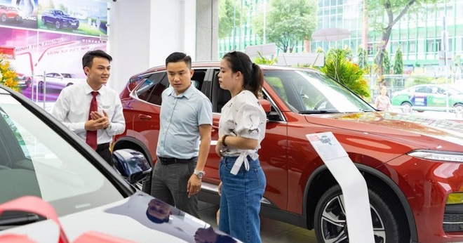 Gánh nặng thuế, phí: Khổ như người Việt khi mua xe hơi - 1 Gánh nặng thuế, phí: Khổ như người Việt khi mua xe hơi - 1