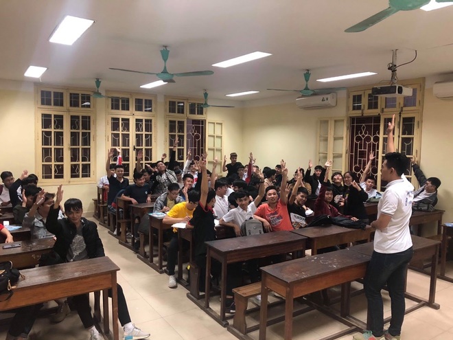 Sinh viên đồng loạt để hình nền lá cờ Tổ quốc nêu cao tinh thần chống dịch - 3 Sinh viên đồng loạt để hình nền lá cờ Tổ quốc nêu cao tinh thần chống dịch - 3