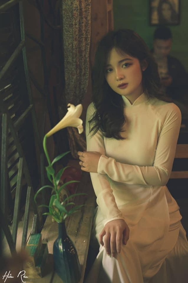 Mê mẩn nhan sắc trong veo của nữ sinh chuyên ngành Hải quan - 2 Mê mẩn nhan sắc trong veo của nữ sinh chuyên ngành Hải quan - 2
