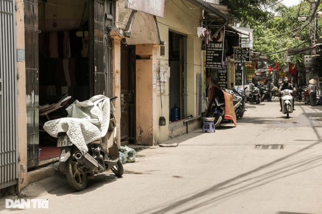 2 tuần nắng nóng ở Hà Nội: Người dân tụ tập giải nhiệt bất chấp lệnh cấm - 10
