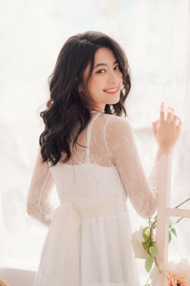 Lớp phó văn nghệ ở Hà Tĩnh gây sốt với vẻ đẹp ngọt ngào - 2 Lớp phó văn nghệ ở Hà Tĩnh gây sốt với vẻ đẹp ngọt ngào - 2