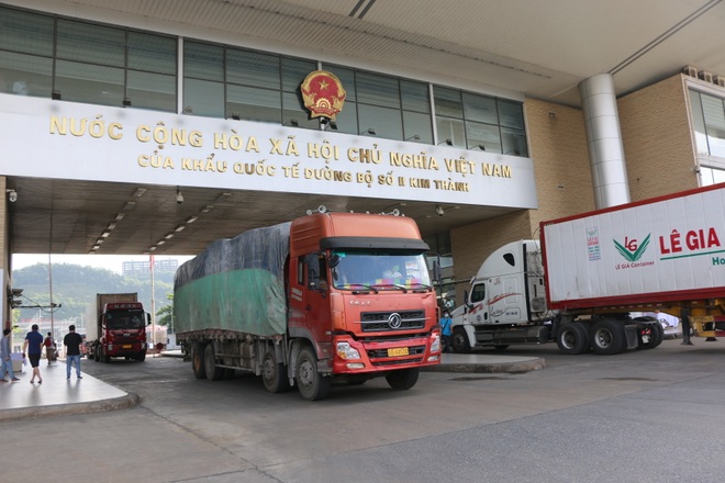 Thu 5 triệu USD nhờ hơn 8.000 tấn vải thiều xuất qua cửa khẩu Lào Cai - 1 Thu 5 triệu USD nhờ hơn 8.000 tấn vải thiều xuất qua cửa khẩu Lào Cai - 1
