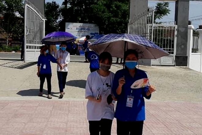 Căng thẳng cuộc đua của hơn 800 sĩ tử vào lớp 10 THPT chuyên Hà Tĩnh - 1 Căng thẳng cuộc đua của hơn 800 sĩ tử vào lớp 10 THPT chuyên Hà Tĩnh - 1