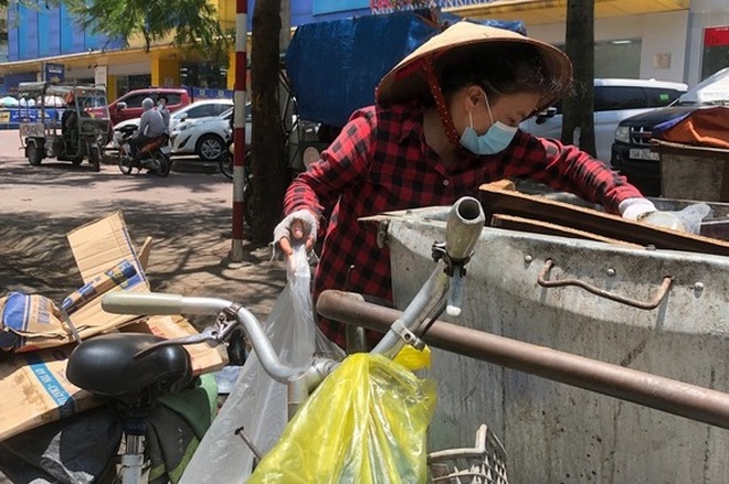 Người phụ nữ bất hạnh mưu sinh bên thùng rác, ngặt nghèo giấc mơ cứu chồng - 1