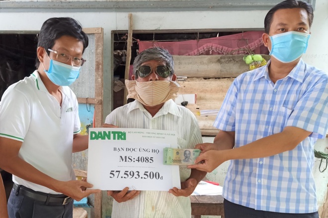 Người đàn ông mắt mờ nuôi em tâm thần thoát cảnh nhà lụp xụp - 1 Người đàn ông mắt mờ nuôi em tâm thần thoát cảnh nhà lụp xụp - 1