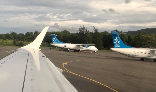 Kiến nghị tạm dừng 6 đường bay chở khách tới Côn Đảo vì lo ngại Covid-19 - 1