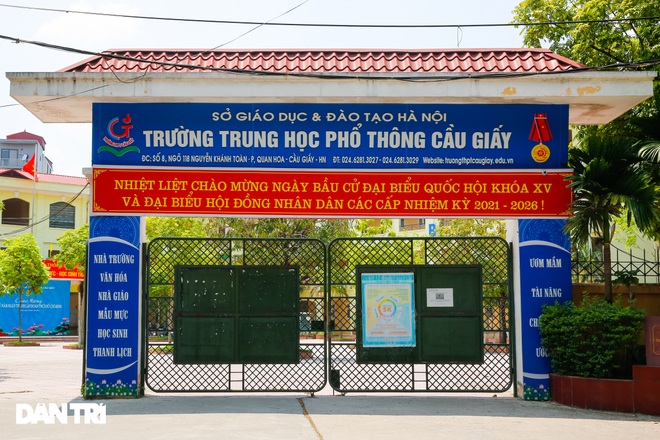 Trường học ở Hà Nội tất bật dọn dẹp chuẩn bị cho kỳ thi tuyển sinh lớp 10 - 9 Trường học ở Hà Nội tất bật dọn dẹp chuẩn bị cho kỳ thi tuyển sinh lớp 10 - 9