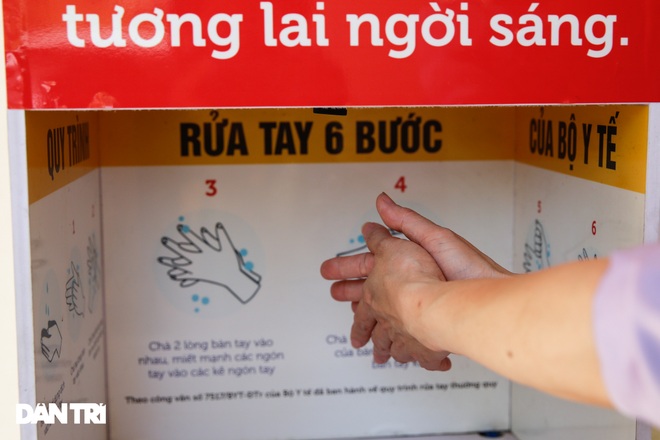 Trường học ở Hà Nội tất bật dọn dẹp chuẩn bị cho kỳ thi tuyển sinh lớp 10 - 11 Trường học ở Hà Nội tất bật dọn dẹp chuẩn bị cho kỳ thi tuyển sinh lớp 10 - 11