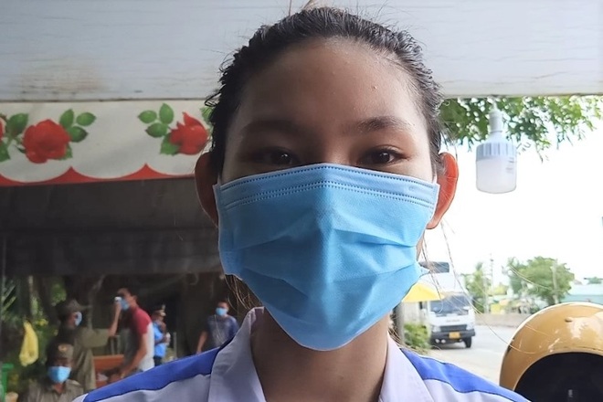 Nữ sinh viên tình nguyện ngày, đêm cắm chốt phòng, chống dịch Covid-19 - 3 Nữ sinh viên tình nguyện ngày, đêm cắm chốt phòng, chống dịch Covid-19 - 3