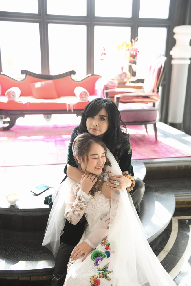 Diva Thanh Lam sắp lên chức bà ngoại, Hồng Nhung và loạt sao chúc mừng - 4 Diva Thanh Lam sắp lên chức bà ngoại, Hồng Nhung và loạt sao chúc mừng - 4